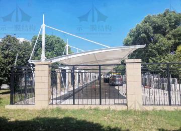 為什么膜結(jié)構(gòu)車棚能被迅速接受？